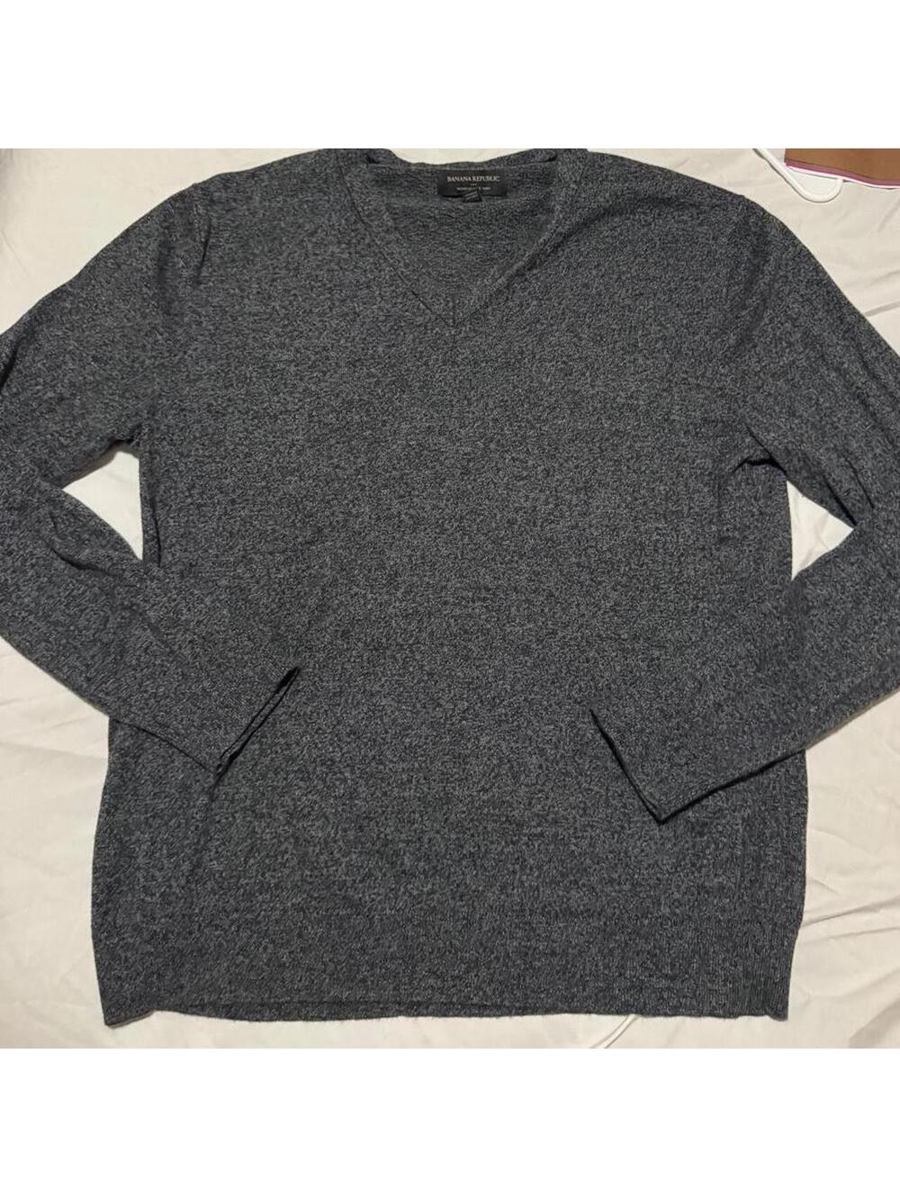 Banana Republic Charcoal Grey V-Neck Knit Sweater size Large
